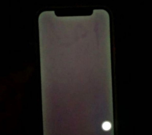临县苹果手机维修分享苹果客服回应 iPhone 12 屏幕“发绿”问题 